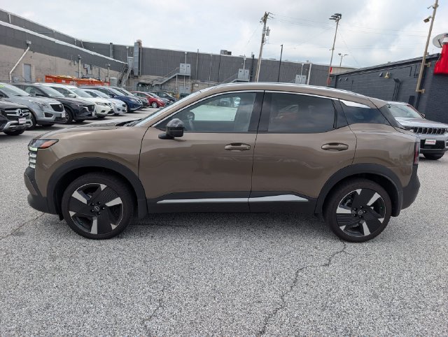 Used 2026 Nissan Kicks SR w/ SR Premium Package AWD/4WD image 2