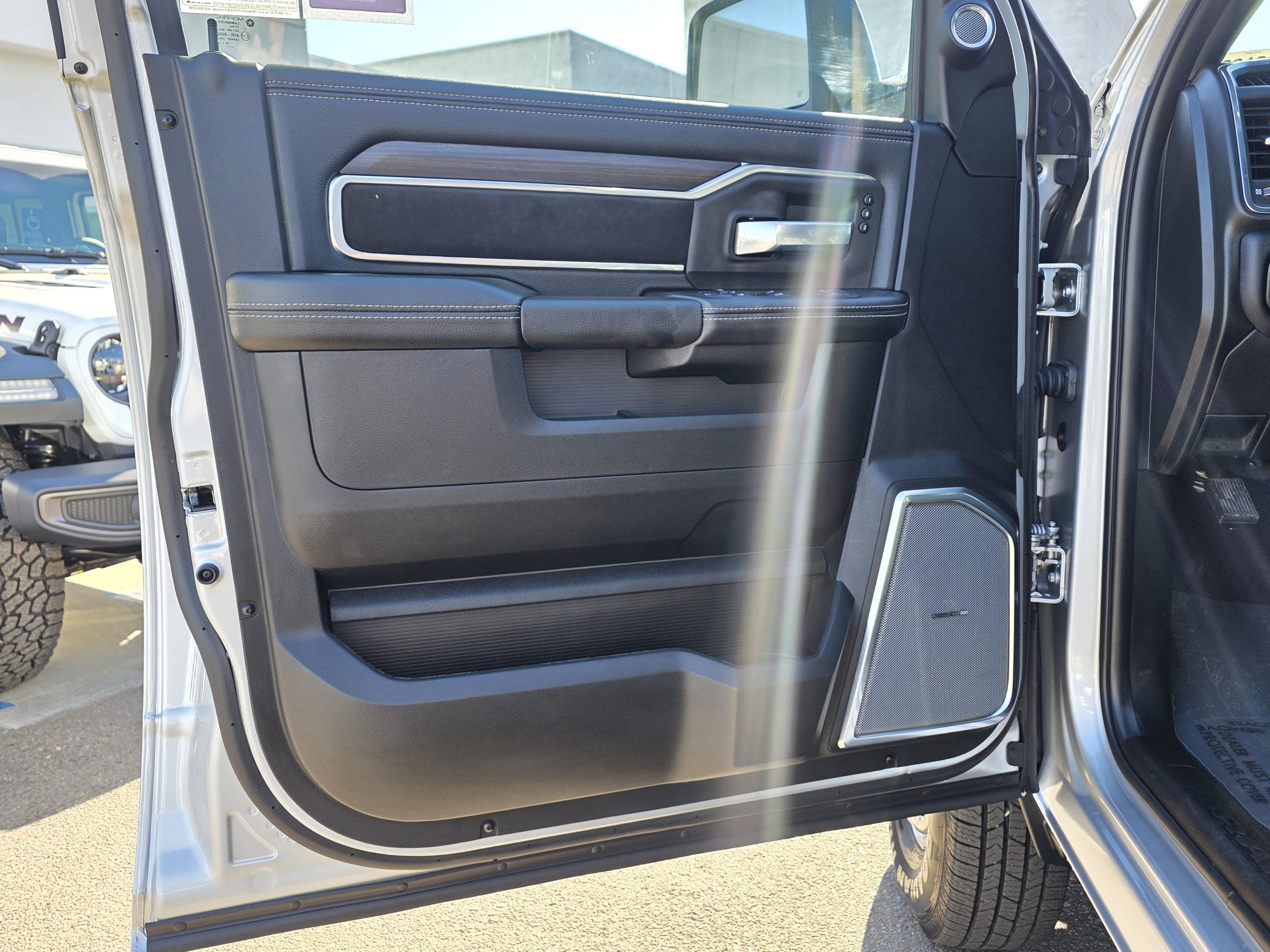 New 2026 RAM 3500 Laramie w/ Max Tow Package AWD/4WD image 11