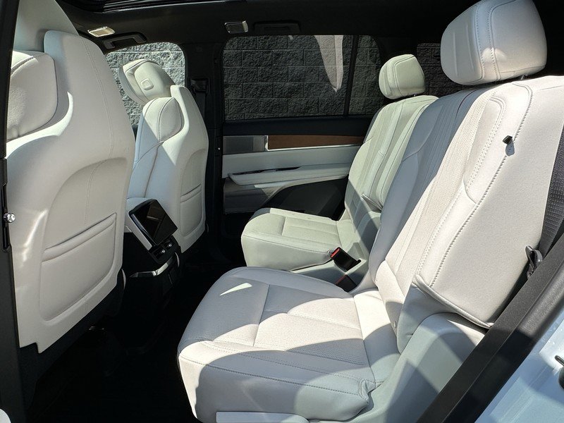 New 2026 Cadillac Vistiq Sport image 7