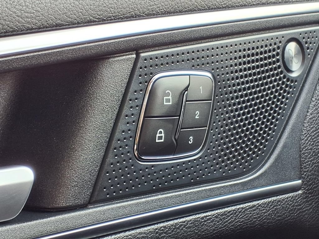 Used 2019 Ford Edge Titanium FWD image 16