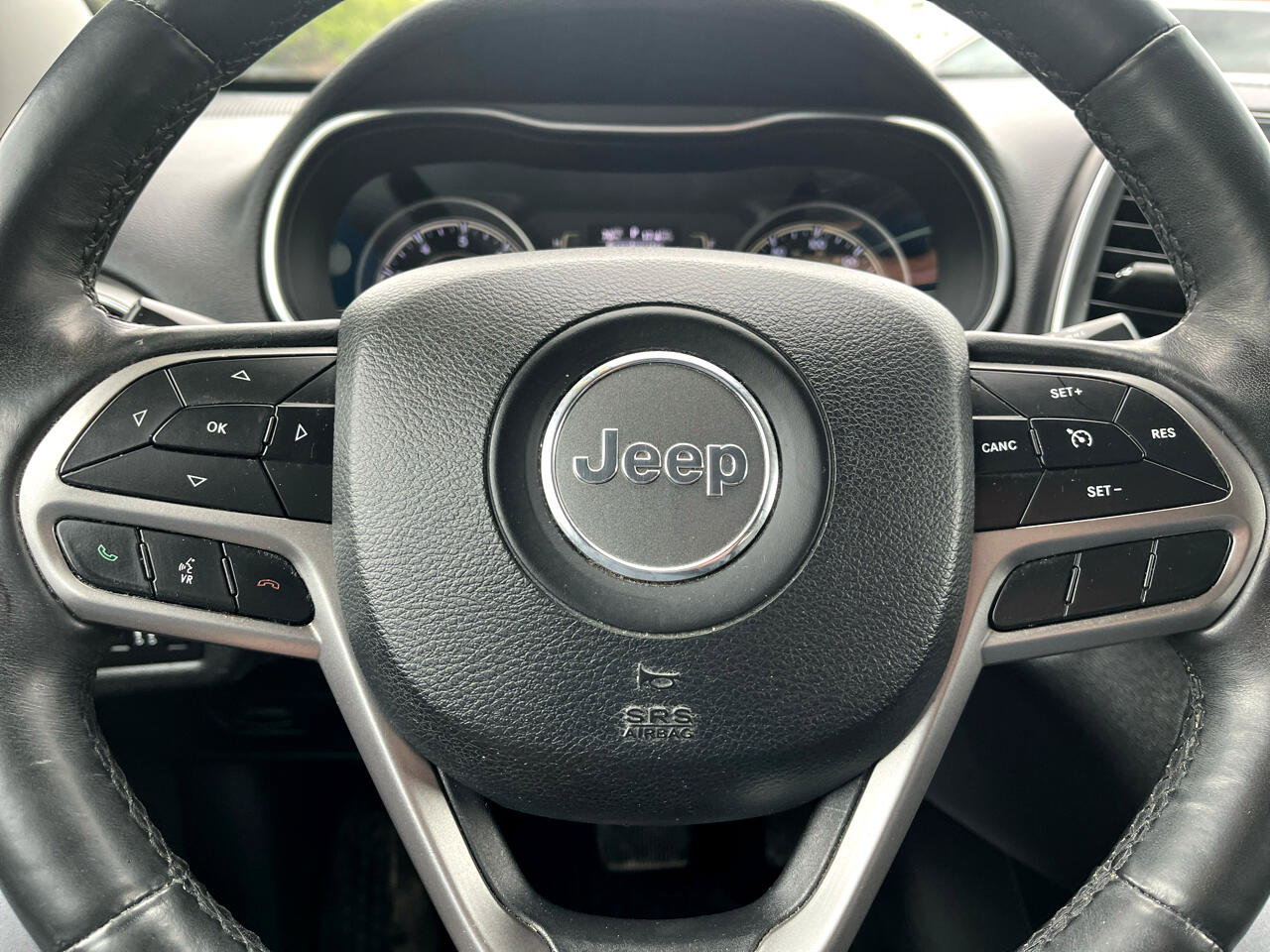 Used 2019 Jeep Cherokee Latitude Plus w/ Cold Weather Group image 9