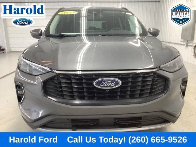 Used 2023 Ford Escape Platinum AWD/4WD image 2