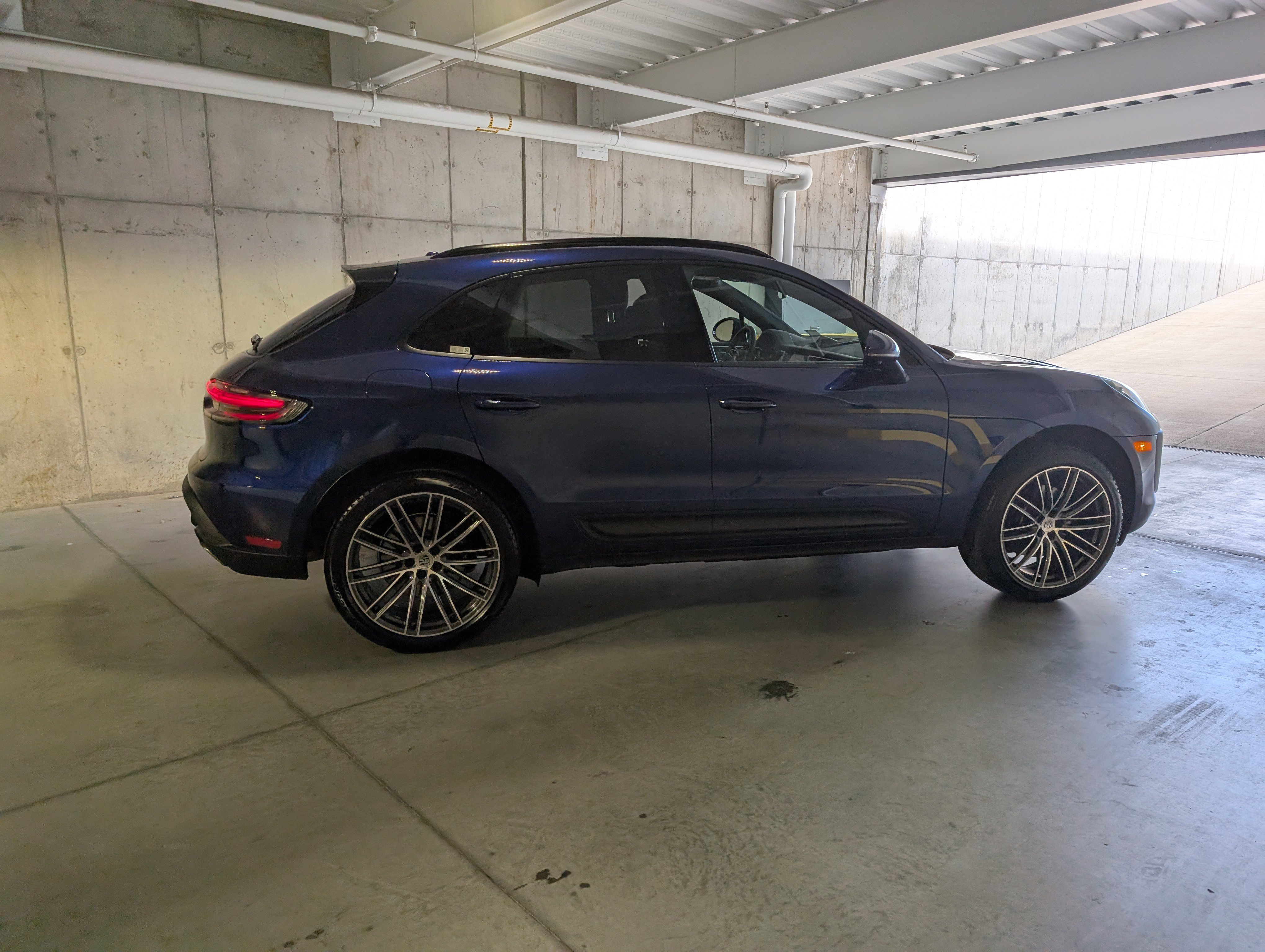 Used 2025 Porsche Macan image 10