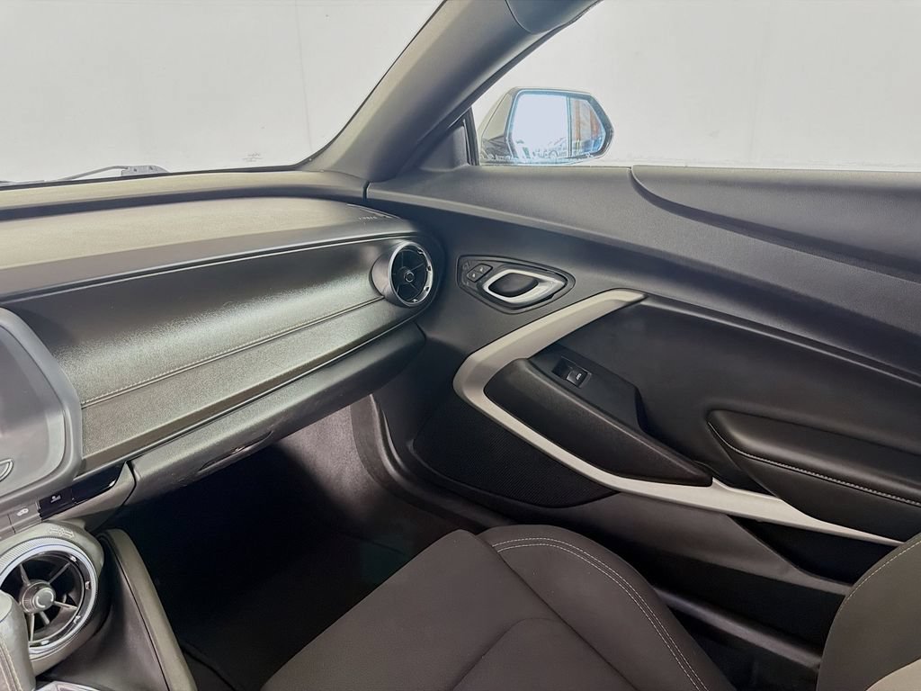 Used 2020 Chevrolet Camaro LS RWD image 19