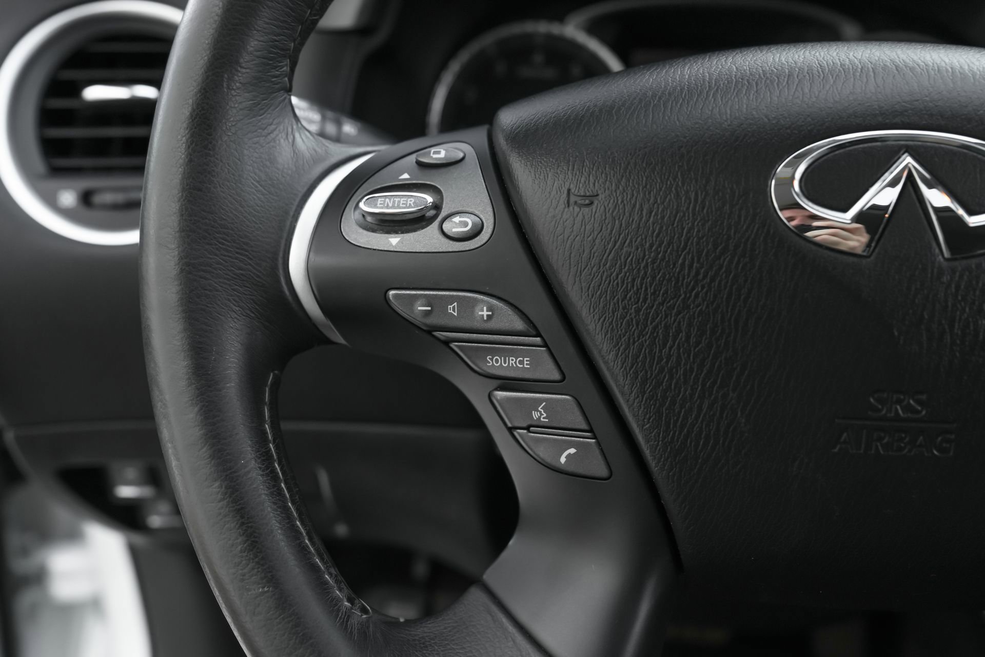 Used 2019 INFINITI QX60 Luxe w/ Essential Package image 16