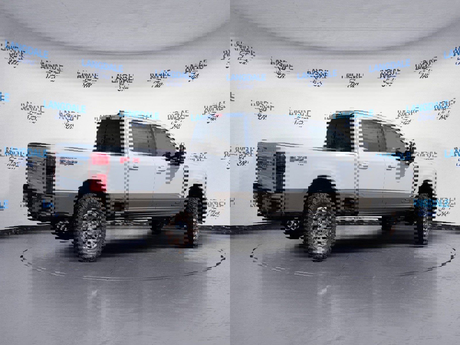 New 2026 Ford F250 King Ranch w/ FX4 Off-Road Package image 4