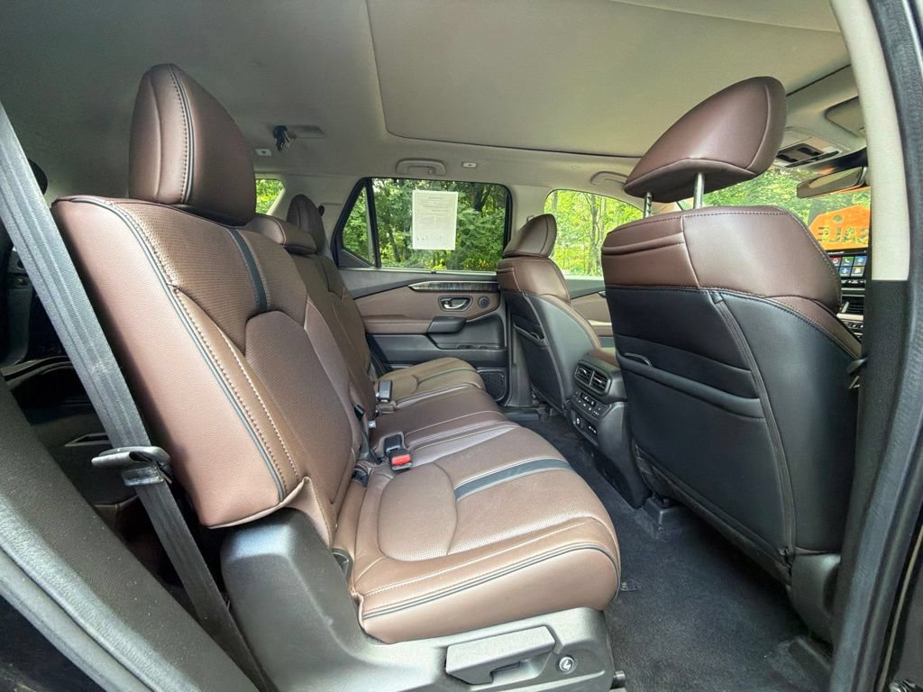 Used 2025 Honda Pilot Elite image 11