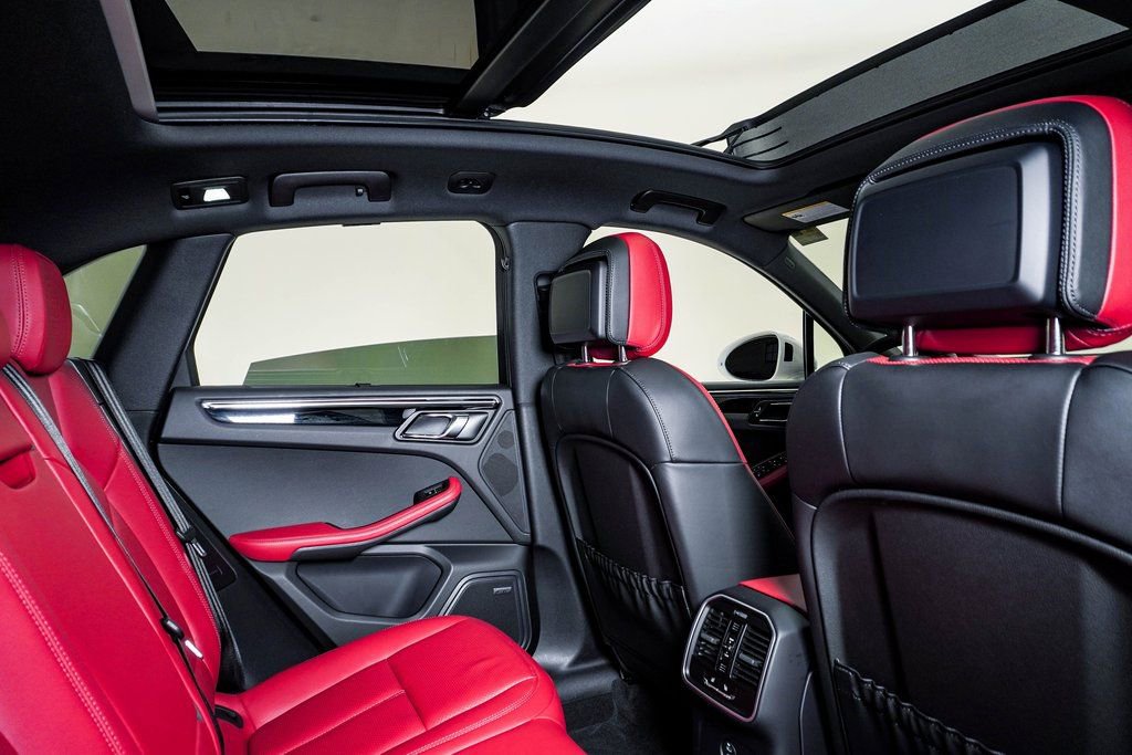 Certified 2025 Porsche Macan image 16