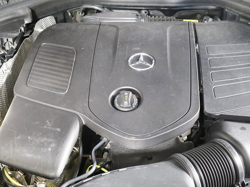 Used 2025 Mercedes-Benz GLC 300 4MATIC image 17