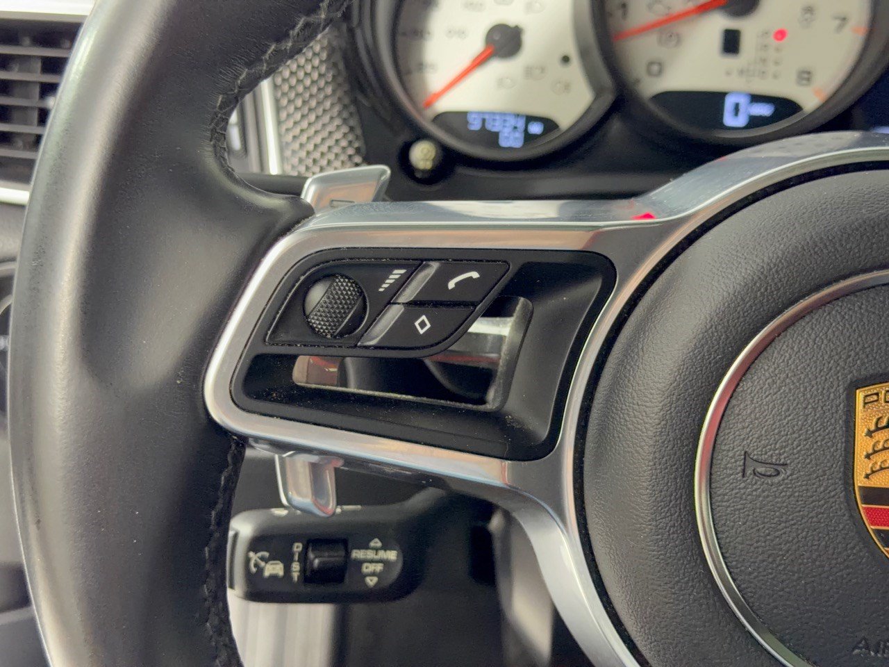 Used 2018 Porsche Macan Turbo AWD/4WD image 18