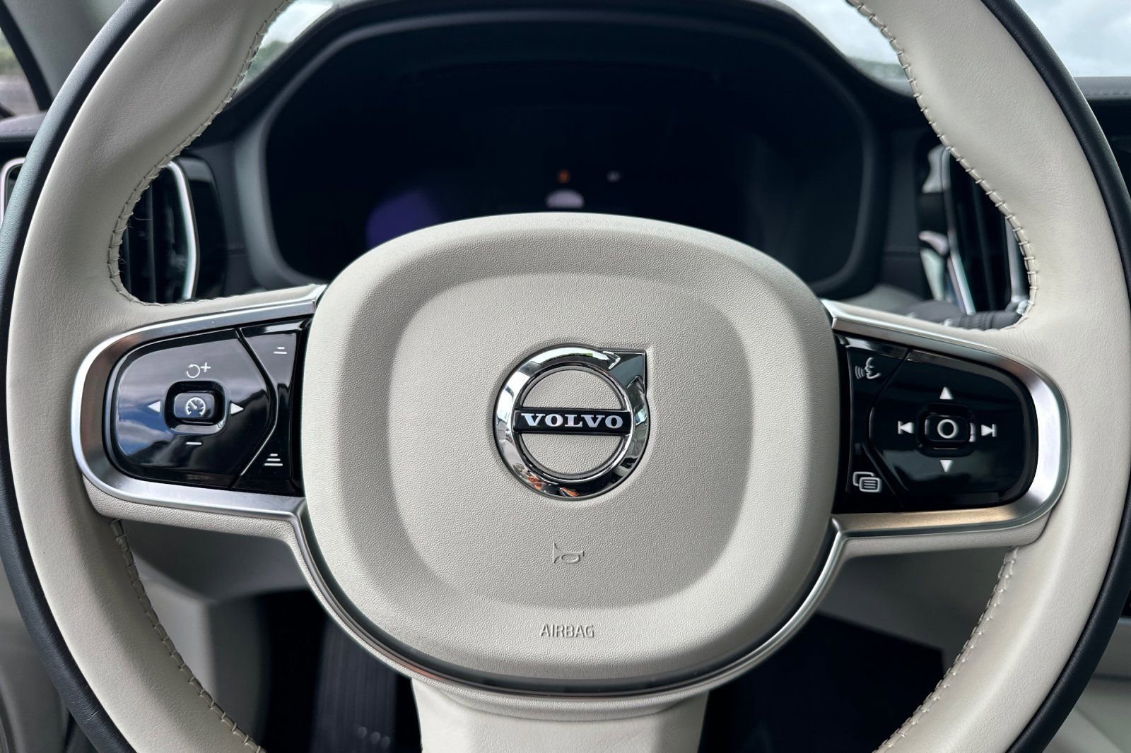 Certified 2024 Volvo S60 B5 Ultimate w/ Climate Package image 26