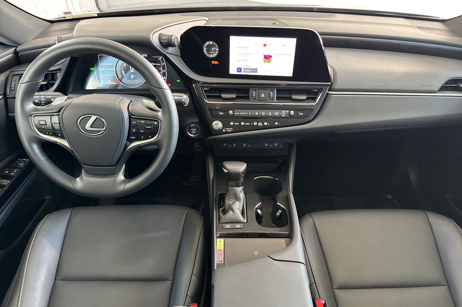Certified 2025 Lexus ES 300h w/ Premium Package FWD image 17