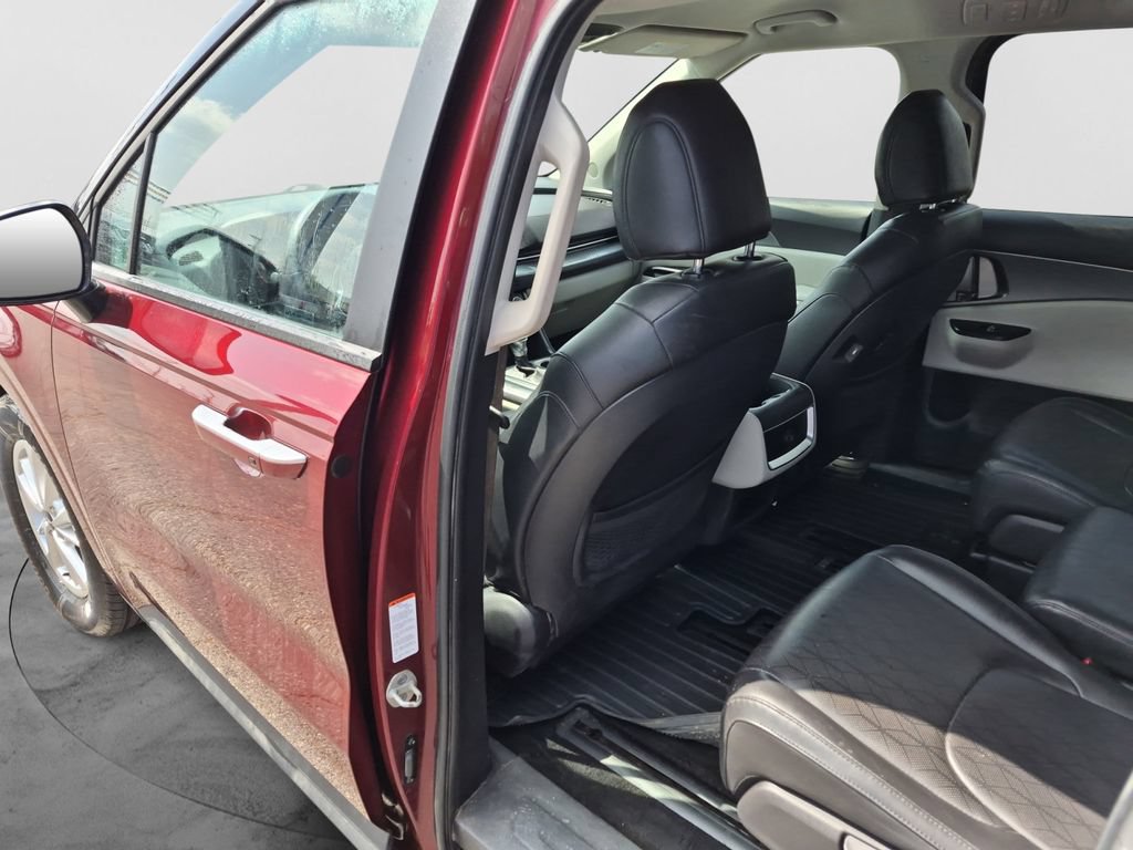 Used 2023 Kia Carnival LX FWD image 9