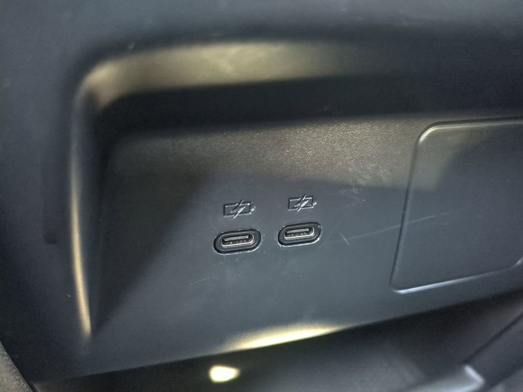 Used 2025 Chevrolet Traverse LT image 18