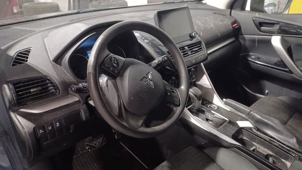 Used 2022 Mitsubishi Eclipse Cross LE image 5