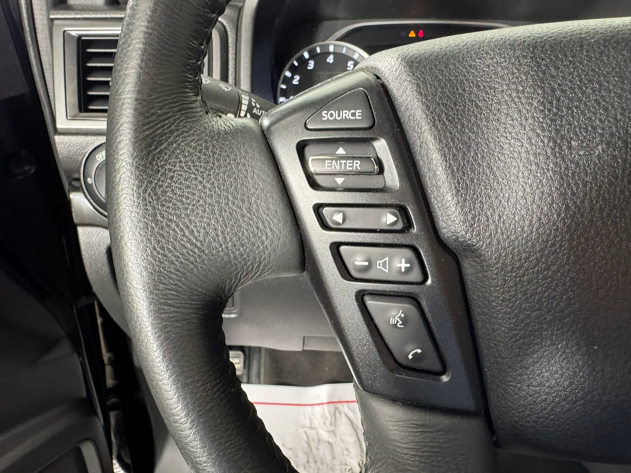 Used 2024 Nissan Titan SV w/ SV Convenience Package AWD/4WD image 15