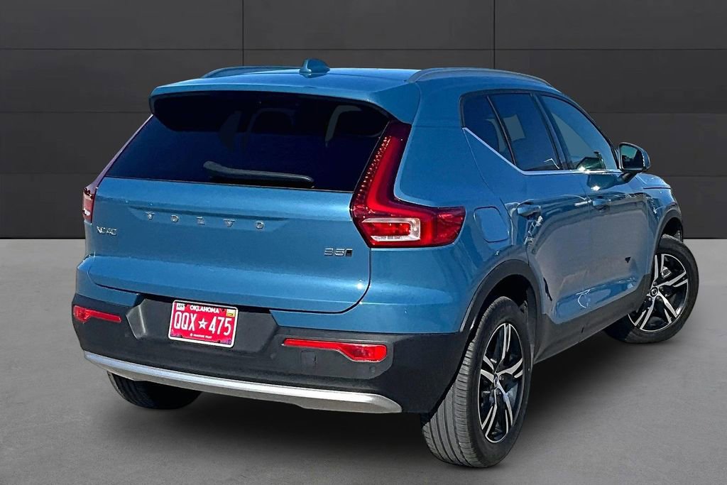 Used 2025 Volvo XC40 B5 Core AWD/4WD image 2