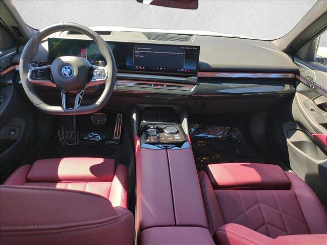 Used 2025 BMW 550e xDrive w/ Premium Package image 19