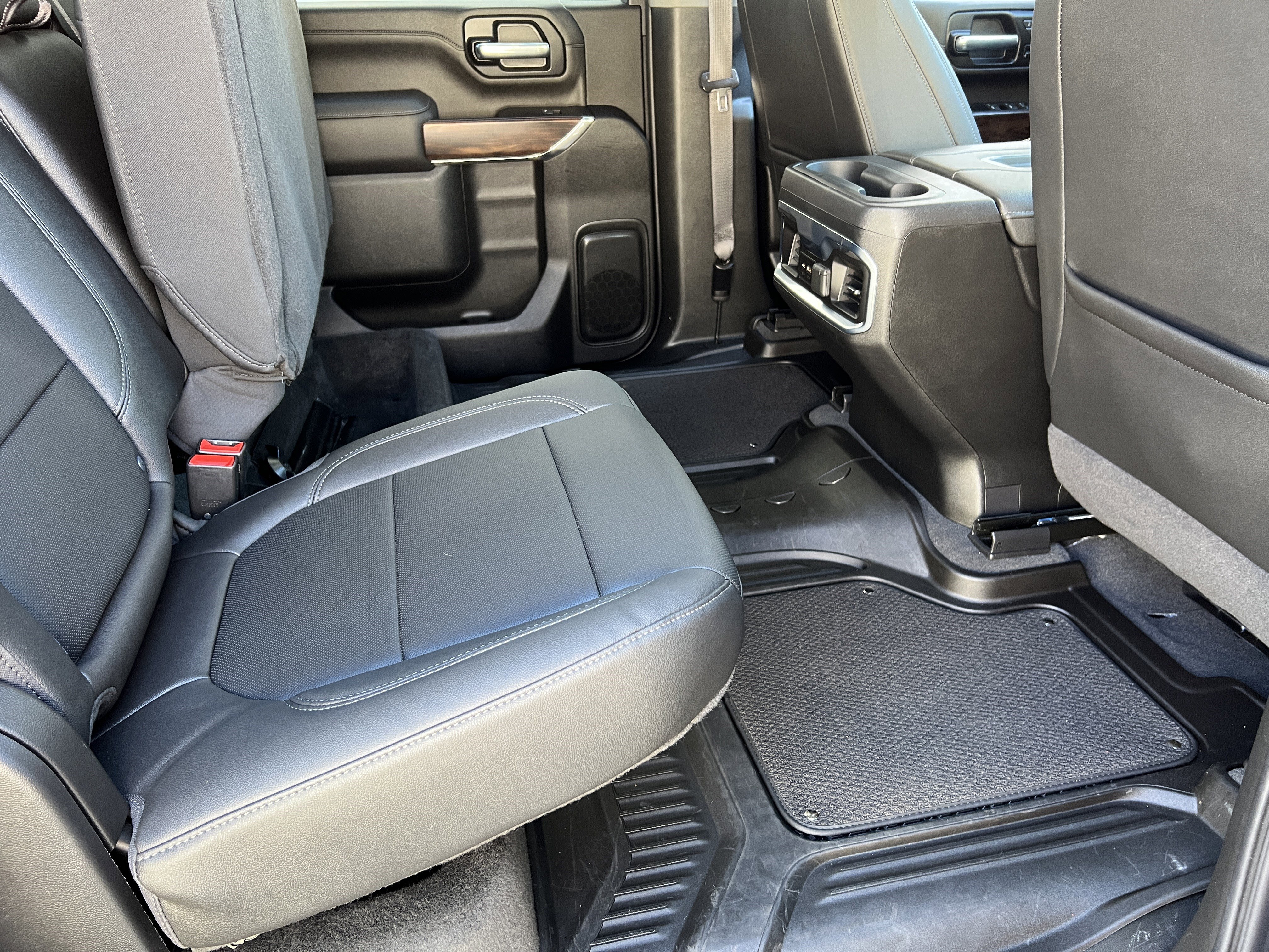 Used 2022 GMC Sierra 2500 SLT w/ SLT Preferred Package AWD/4WD image 21