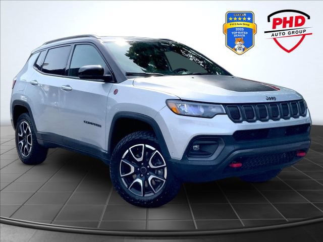Used 2025 Jeep Compass Trailhawk AWD/4WD image 1