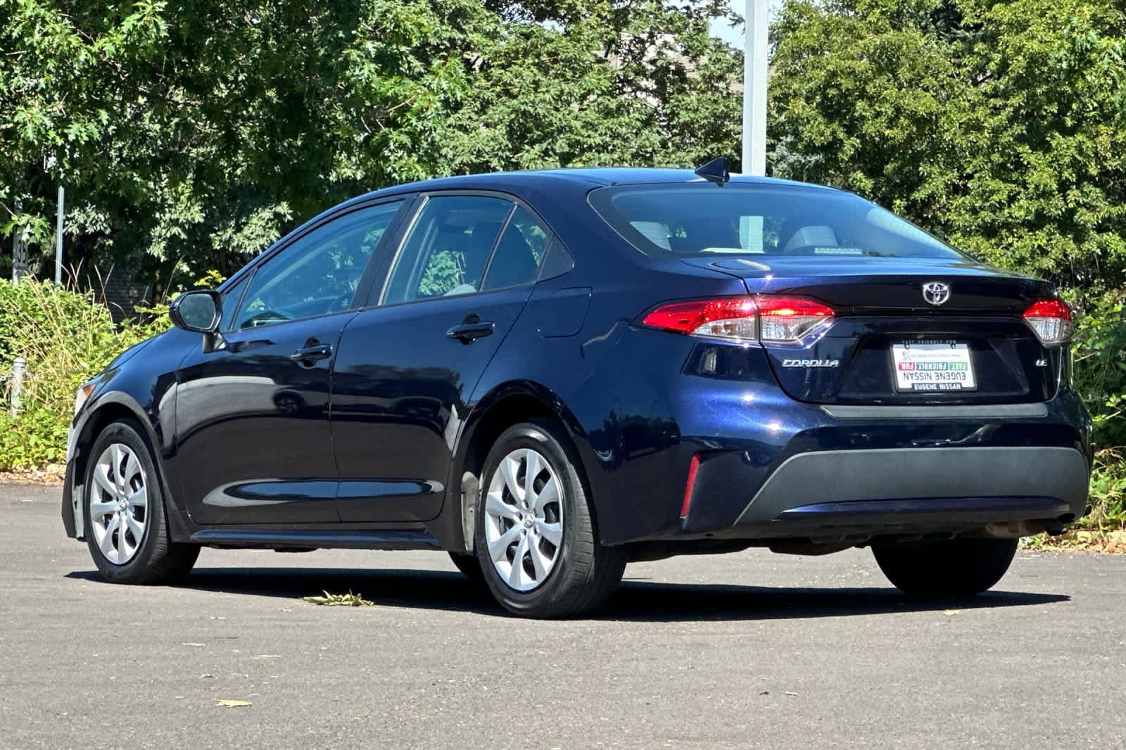 Used 2022 Toyota Corolla LE FWD image 6