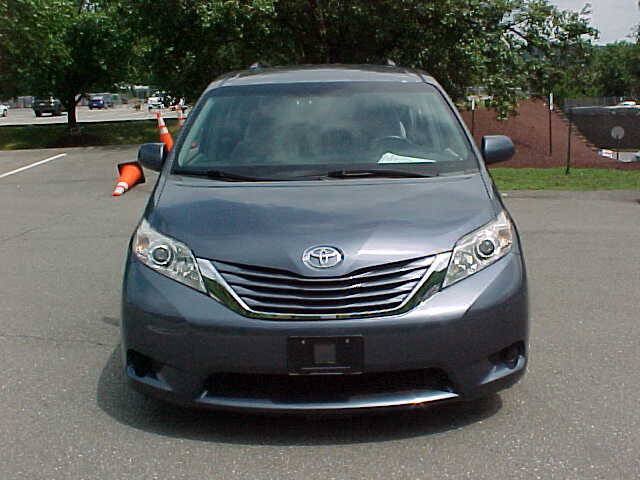 Used 2015 Toyota Sienna LE FWD image 3