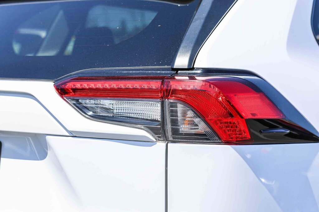 Certified 2021 Toyota RAV4 LE AWD/4WD image 24