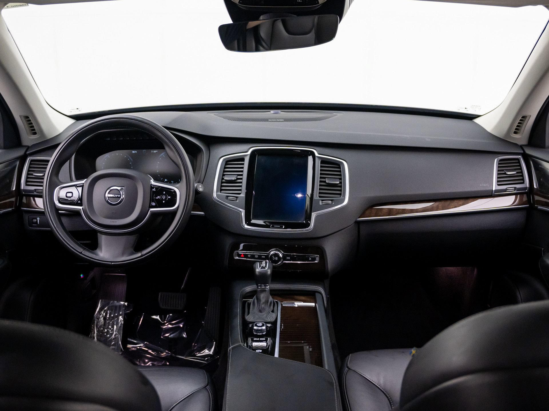 Used 2019 Volvo XC90 T5 Momentum w/ Multimedia Package AWD/4WD image 11