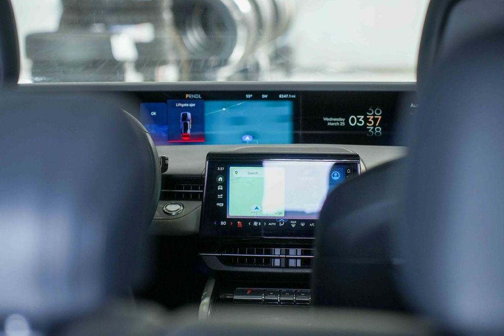 Used 2024 Lincoln Nautilus Reserve w/ Equipment Group 202A image 13