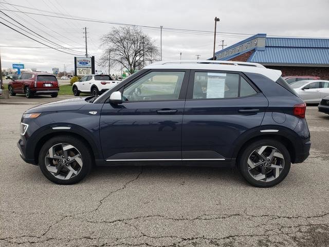 Used 2022 Hyundai Venue Limited image 2