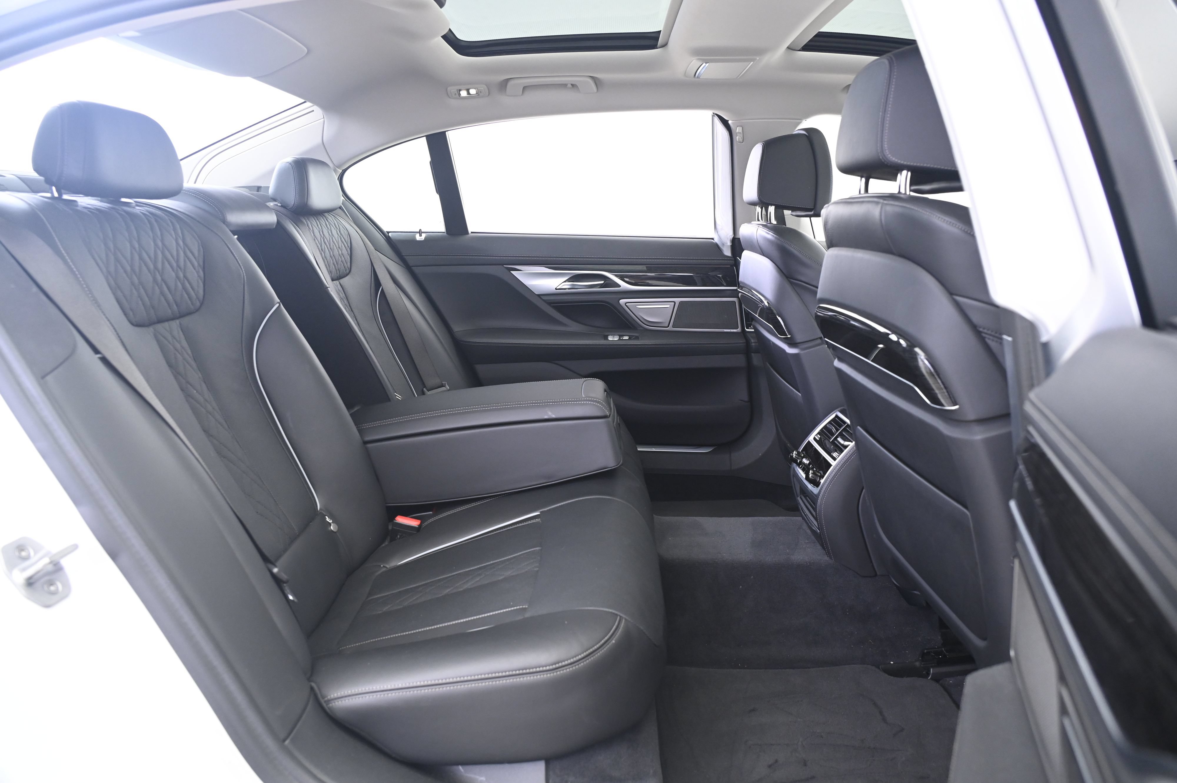 Used 2018 BMW 750i xDrive AWD/4WD image 18