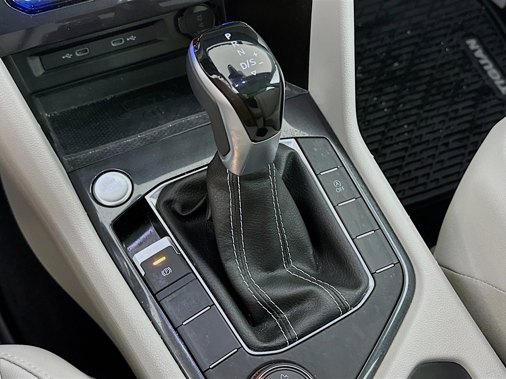 Used 2023 Volkswagen Tiguan SE image 24