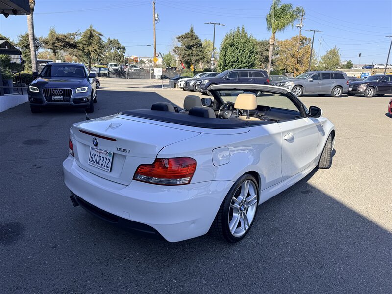 Used 2011 BMW 135i Convertible RWD image 22