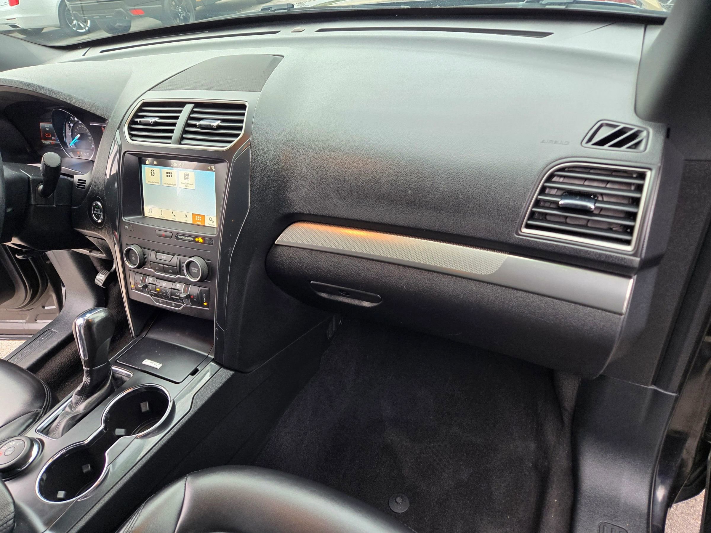 Used 2019 Ford Explorer XLT w/ Equipment Group 202A AWD/4WD image 74