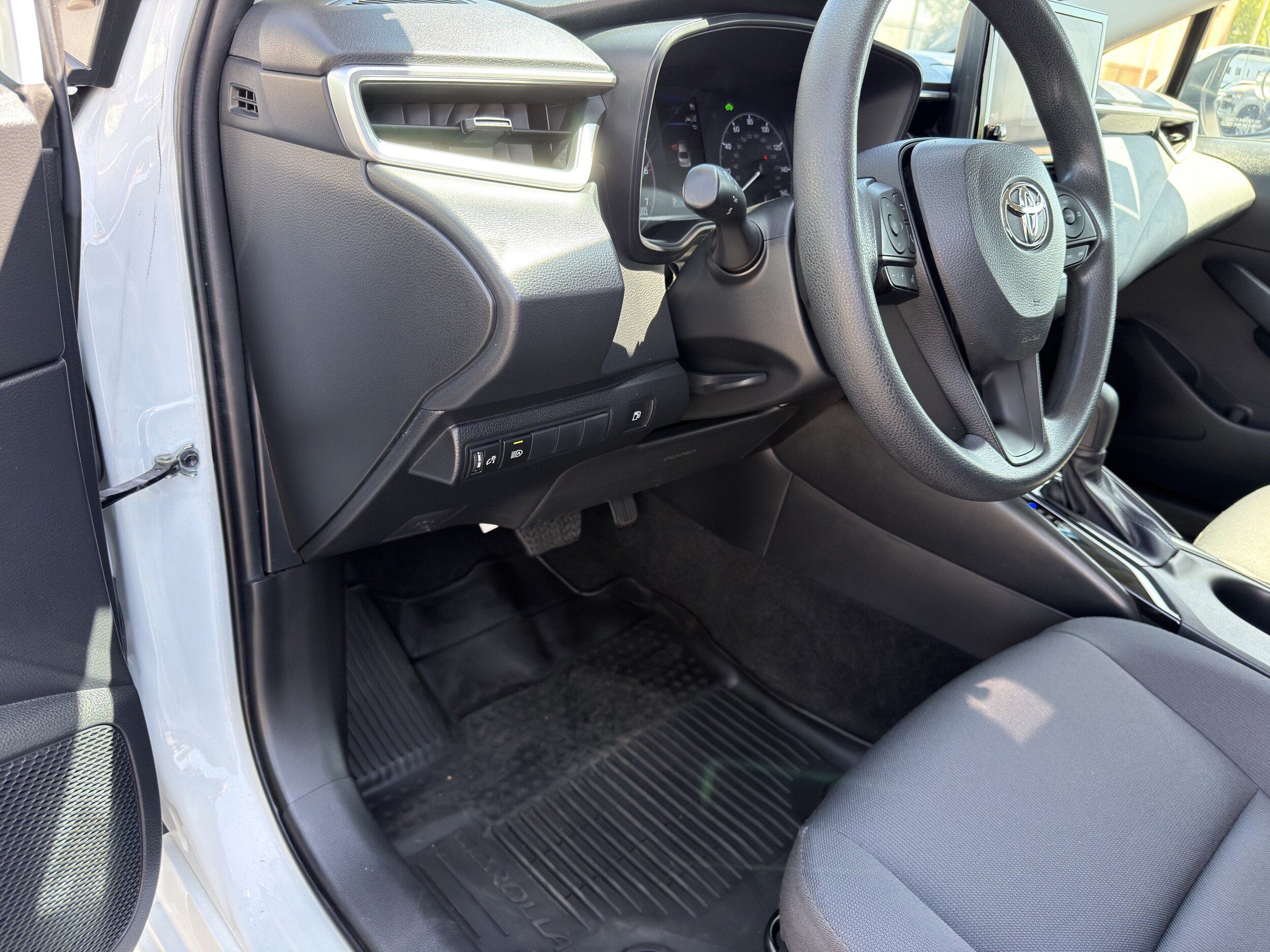 Used 2024 Toyota Corolla LE FWD image 25