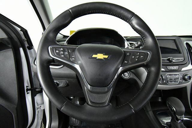 Used 2022 Chevrolet Equinox LT image 2
