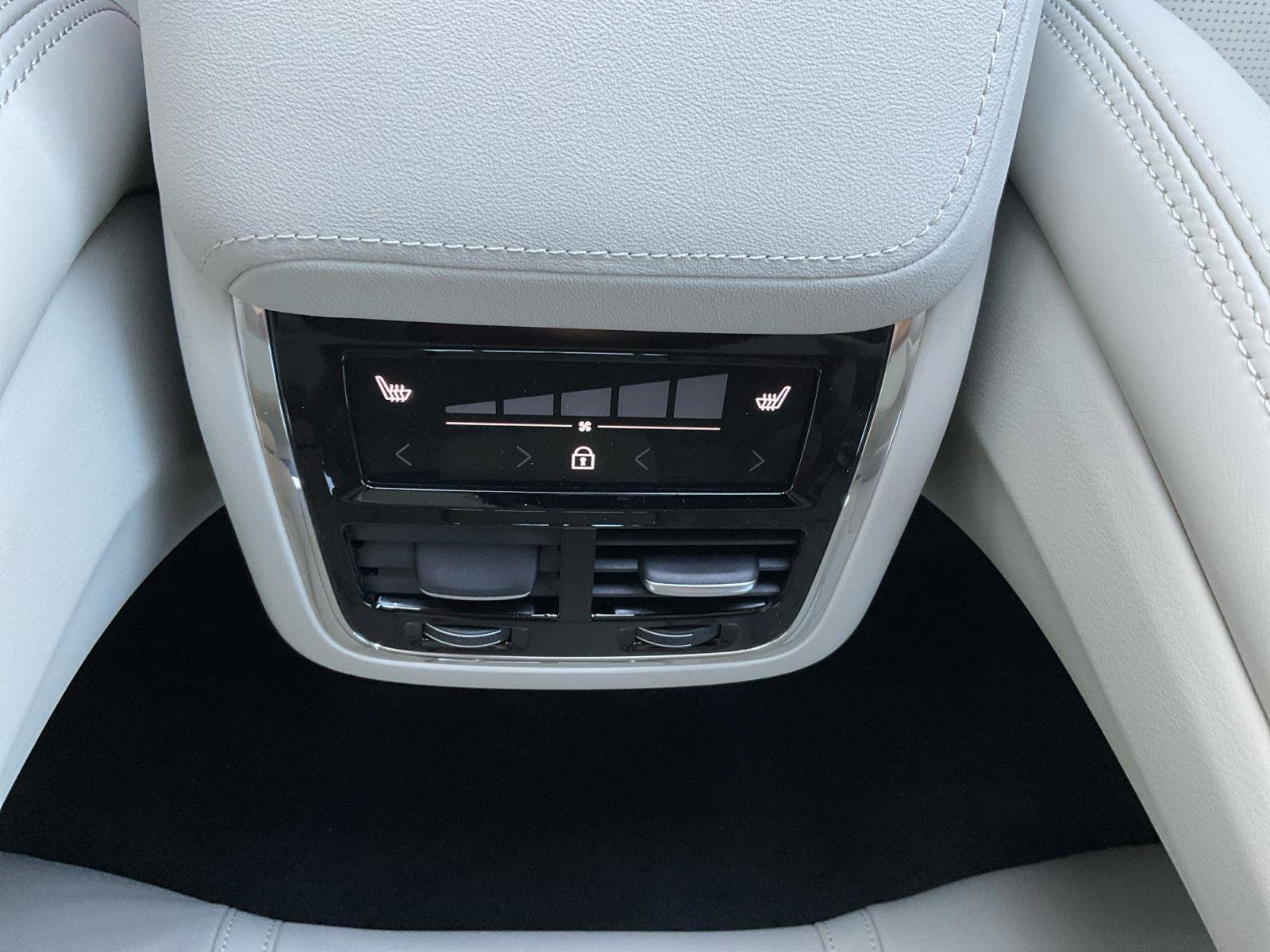 New 2026 Volvo XC60 B5 Ultra w/ Protection Package Premier image 29
