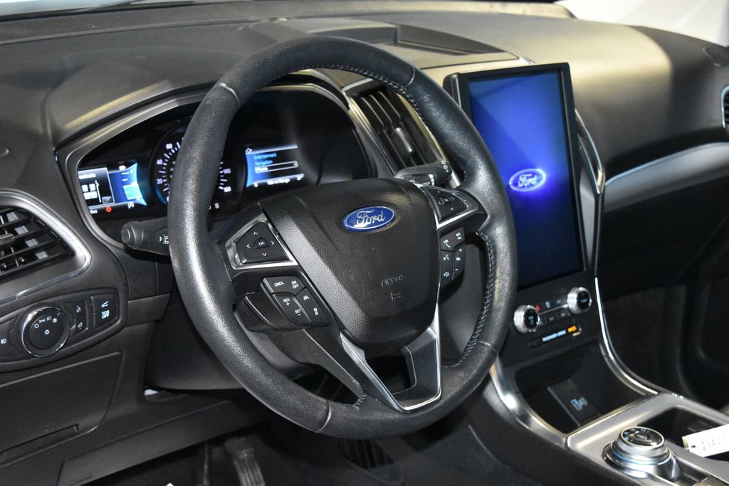 Used 2022 Ford Edge Titanium w/ Equipment Group 301A image 2