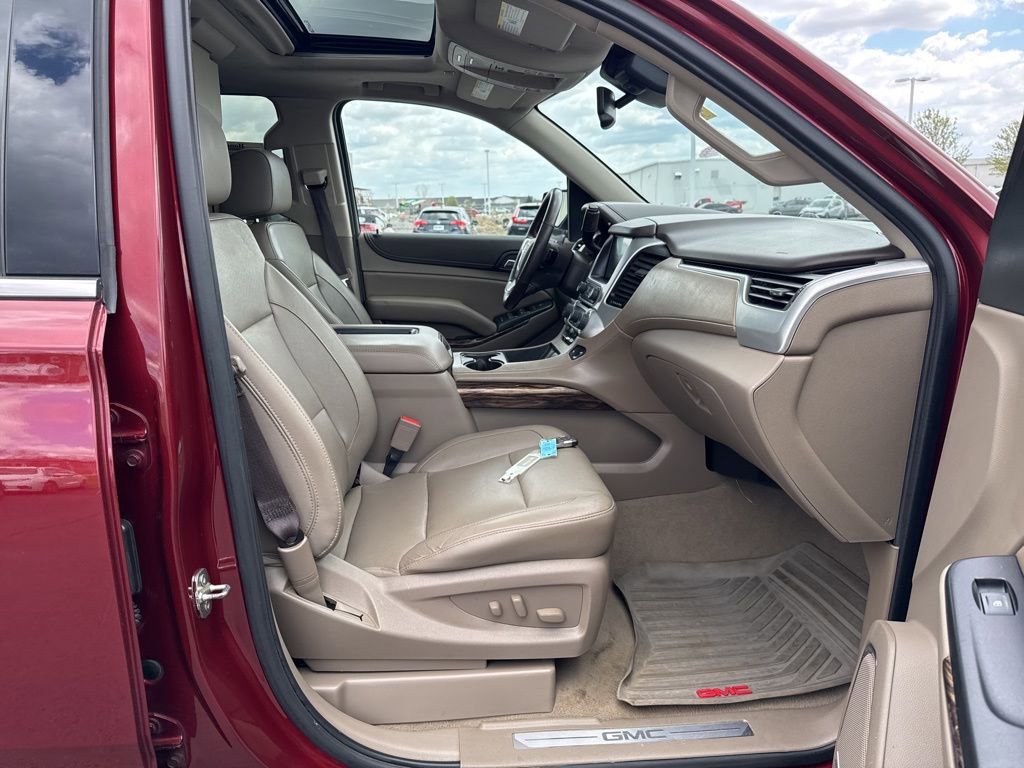 Used 2019 GMC Yukon XL SLT w/ Premium Edition AWD/4WD image 40