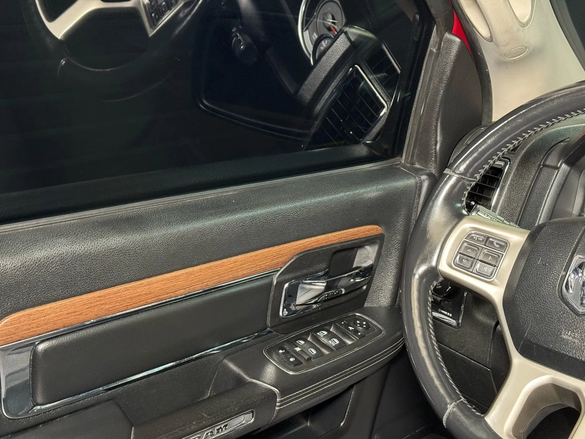 Used 2014 RAM 1500 Laramie image 26