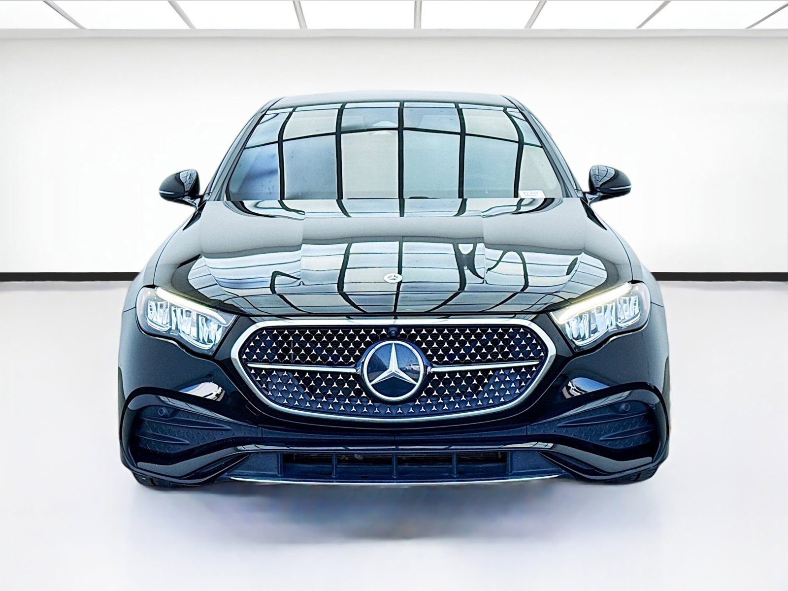 Used 2024 Mercedes-Benz E 350 4MATIC Sedan image 2