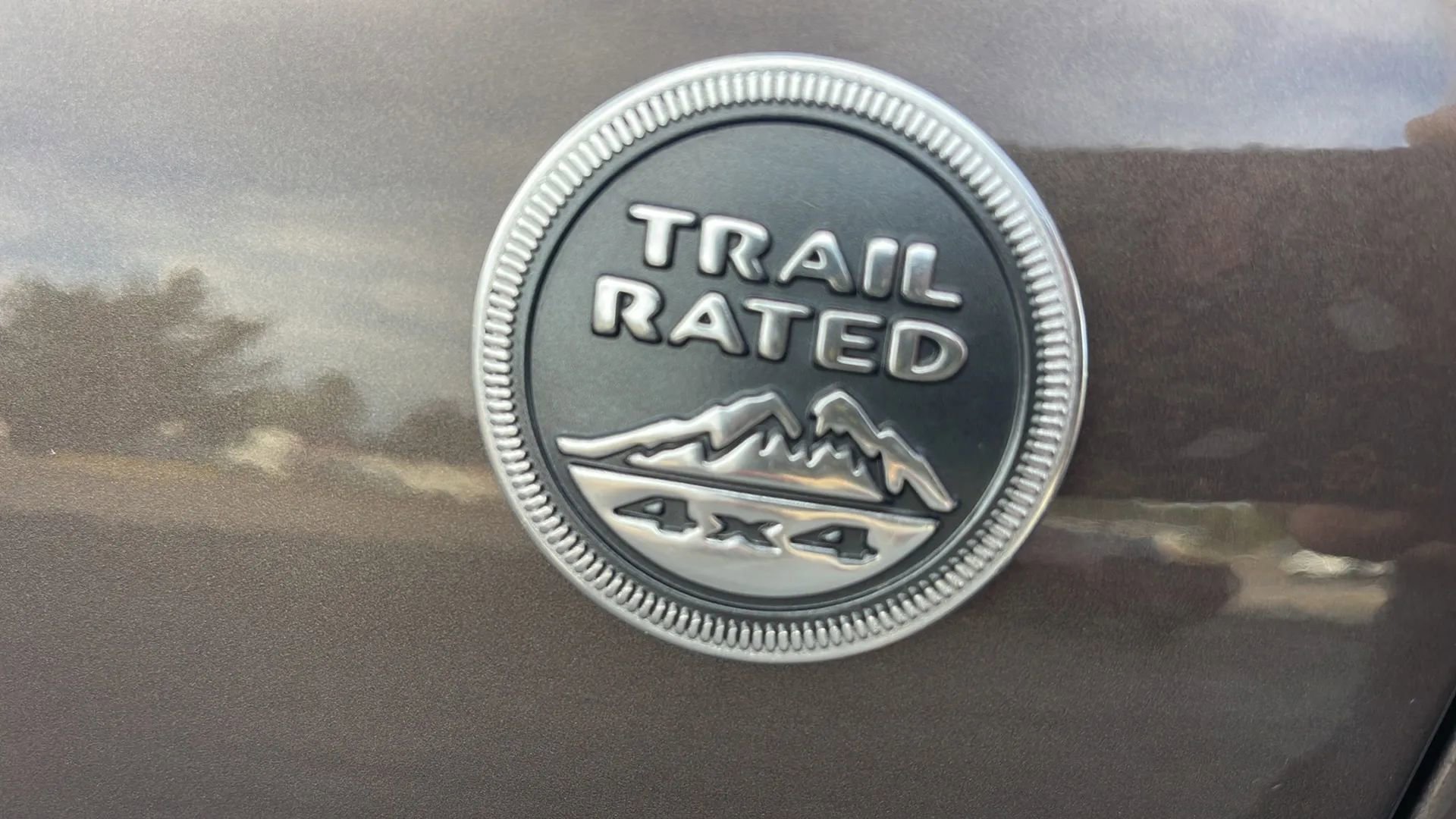 Used 2021 Jeep Grand Cherokee Laredo image 4