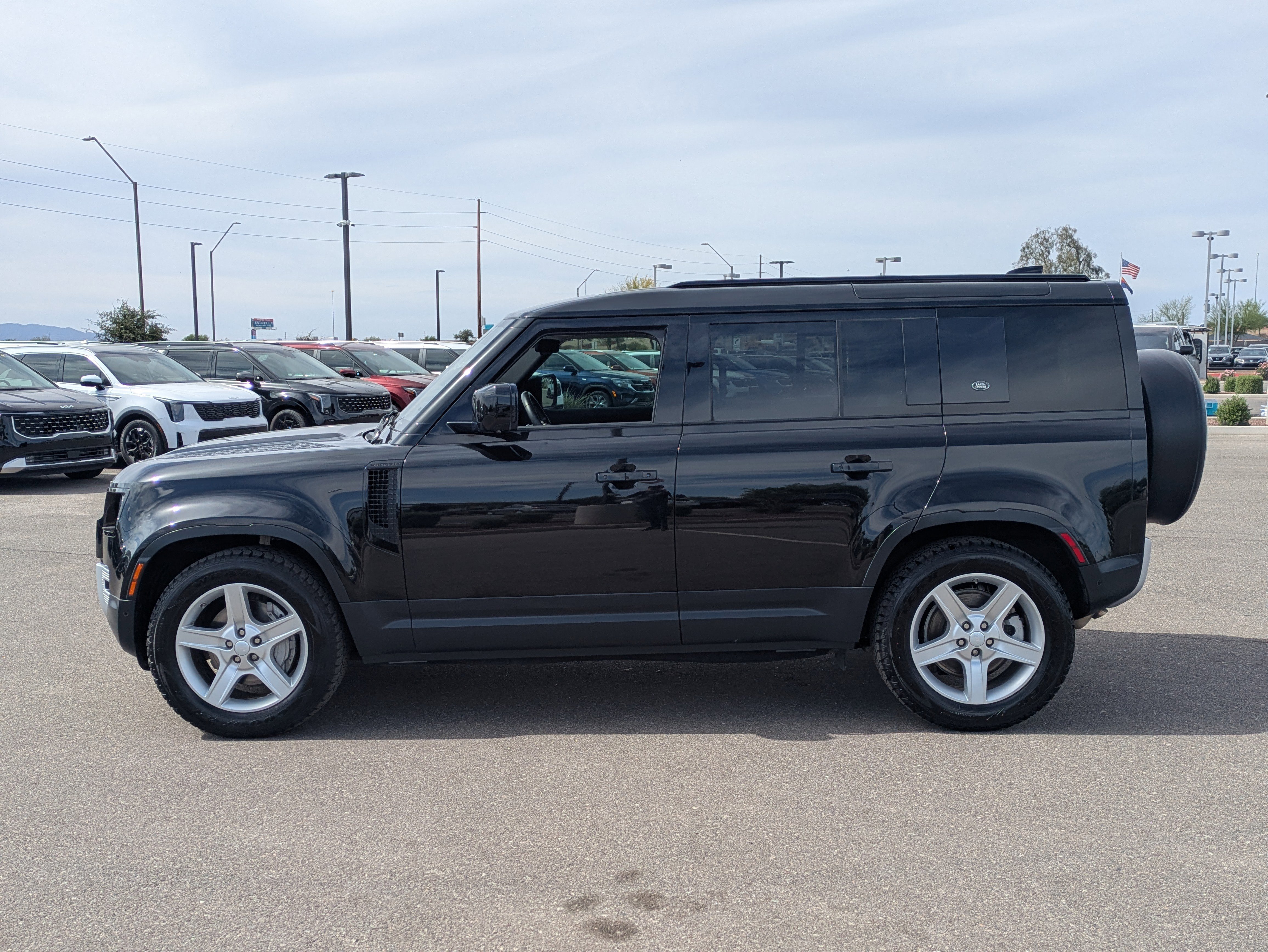 Used 2020 Land Rover Defender 110 SE image 2