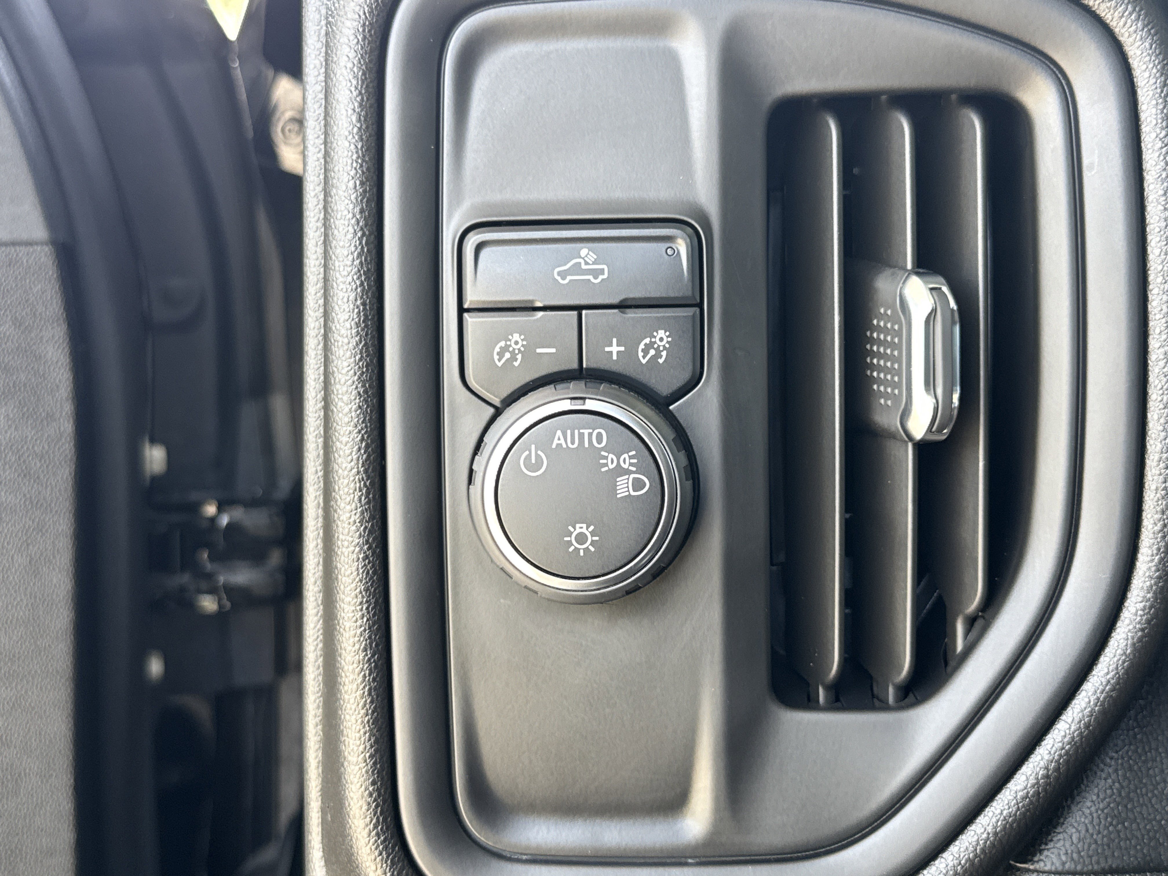 Used 2021 Chevrolet Silverado 1500 Custom RWD image 19