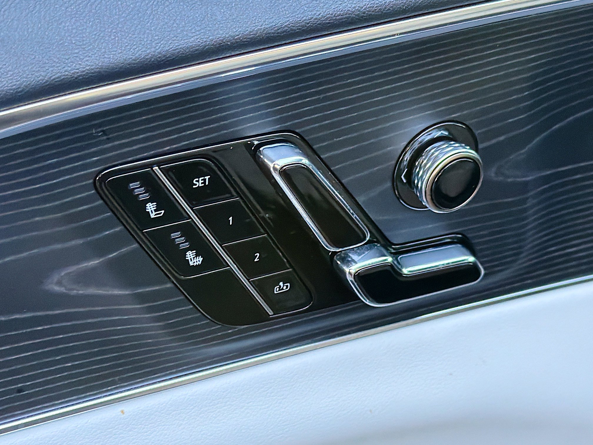 Used 2024 Cadillac Lyriq Luxury AWD/4WD image 24