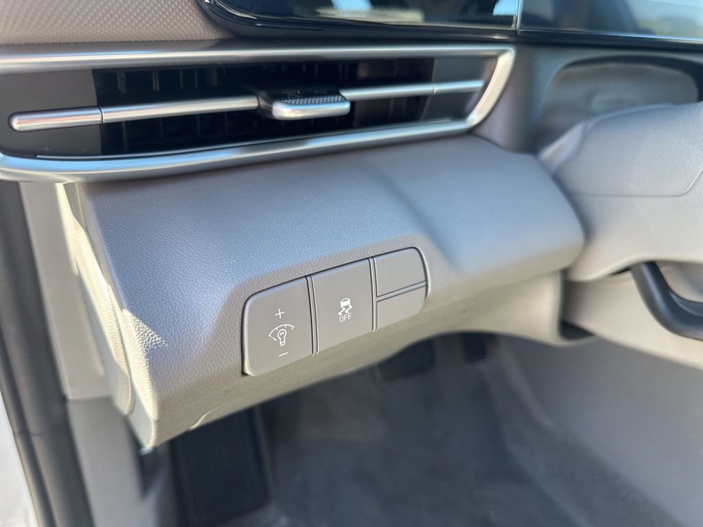 Certified 2025 Hyundai Elantra SEL image 10