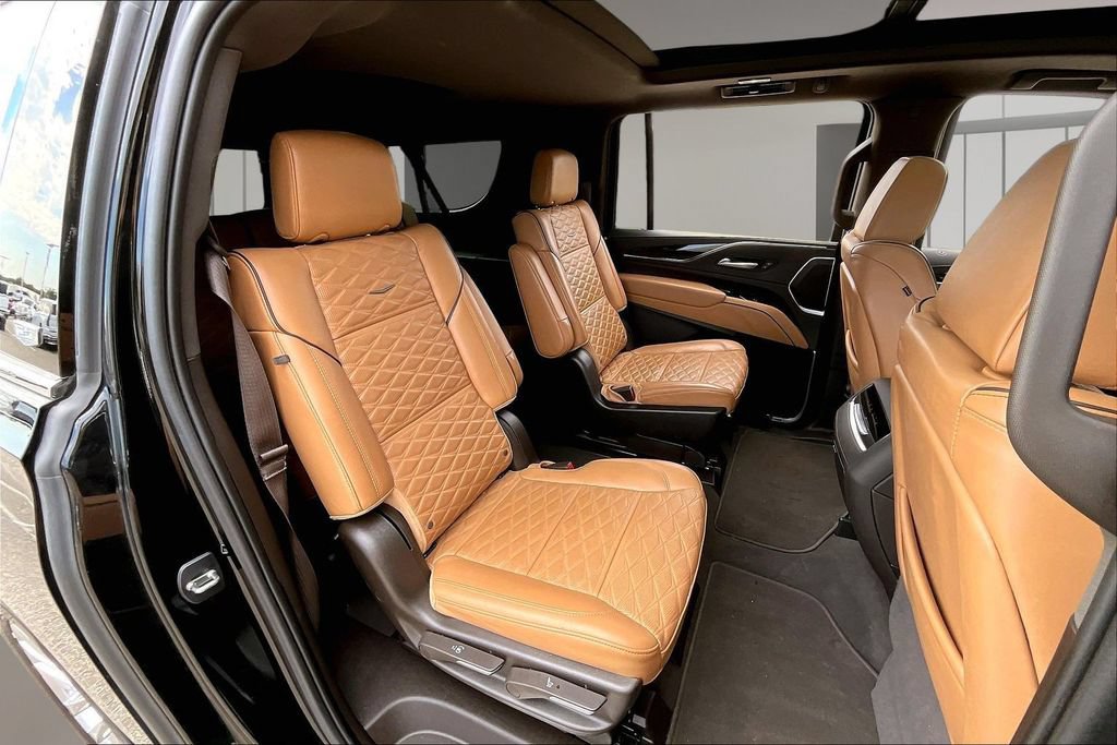 Used 2023 Cadillac Escalade ESV Premium Luxury AWD/4WD image 29
