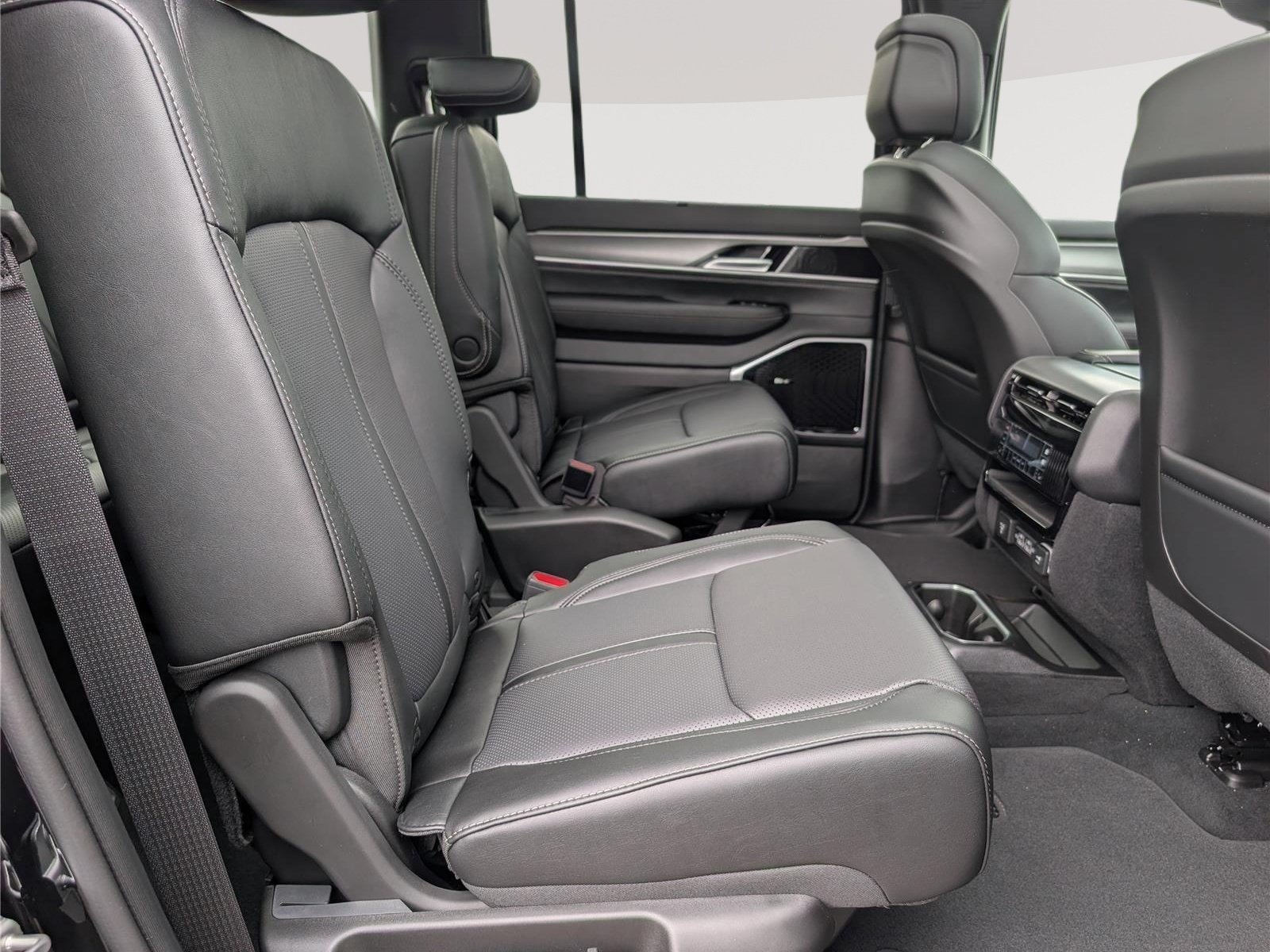 New 2026 Jeep Grand Wagoneer Limited AWD/4WD image 7