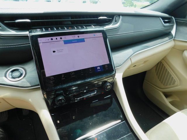 Used 2023 Jeep Grand Cherokee Limited image 11