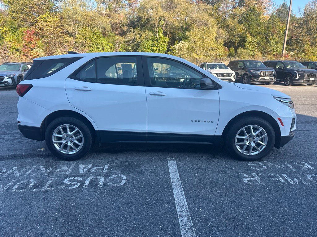 Used 2022 Chevrolet Equinox LS AWD/4WD image 4